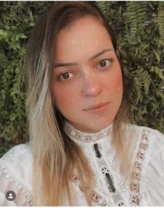 Gabriela Darbra de A. Saback Santos